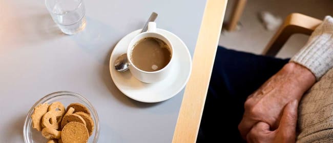 Ldre-kaffe-kage-smal-i0sfdjp5o358tbwa1kjt